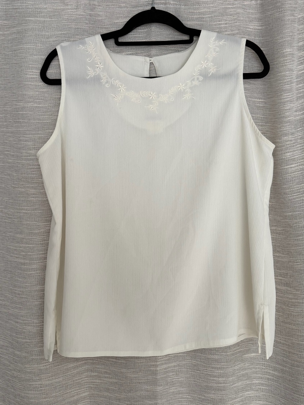 Vintage BonWorth White Sleeveless Embroidered Neck Camisole